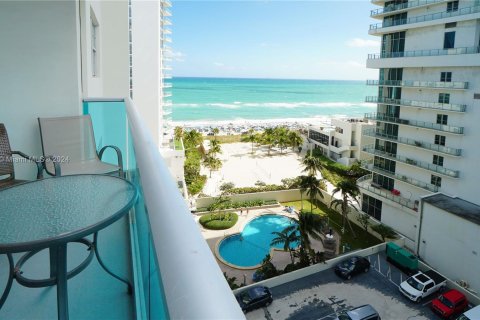 Condominio en venta en Hollywood, Florida, 2 dormitorios, 109.44 m2 № 1321637 - foto 15