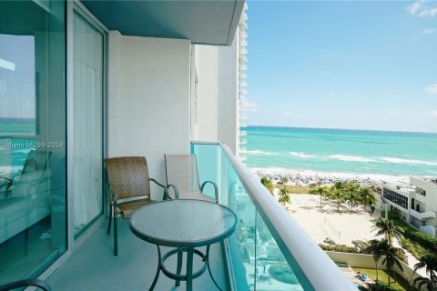 Condominio en venta en Hollywood, Florida, 2 dormitorios, 109.44 m2 № 1321637 - foto 1