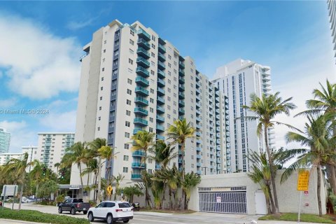 Condominio en venta en Hollywood, Florida, 2 dormitorios, 109.44 m2 № 1321637 - foto 2