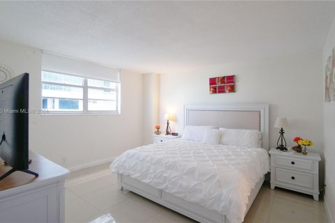 Condominio en venta en Hollywood, Florida, 2 dormitorios, 109.44 m2 № 1321637 - foto 12