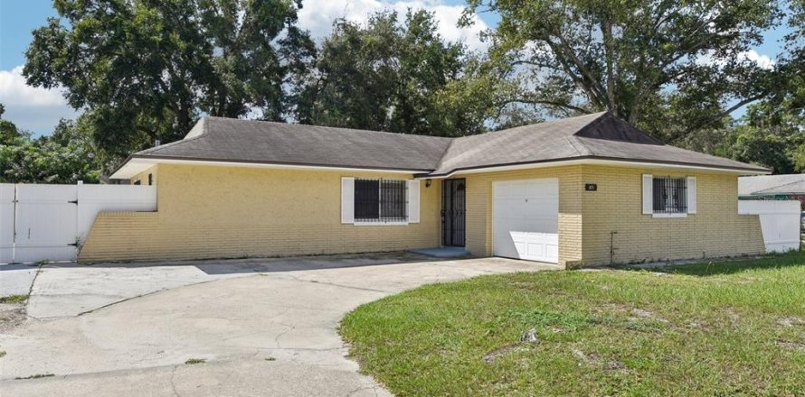 House in Orlando, Florida 3 bedrooms, 111.02 sq.m. № 1400399