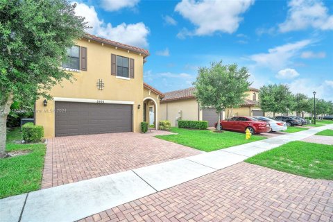 Casa en venta en Tamarac, Florida, 4 dormitorios, 150.13 m2 № 1236277 - foto 2