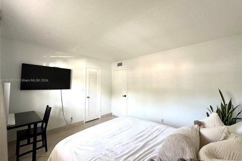 Condominio en venta en Hallandale Beach, Florida, 2 dormitorios, 101.45 m2 № 1236185 - foto 20
