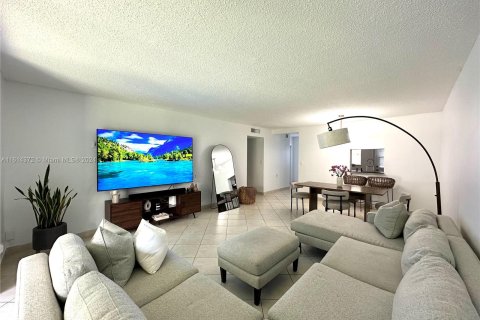 Condominio en venta en Hallandale Beach, Florida, 2 dormitorios, 101.45 m2 № 1236185 - foto 5