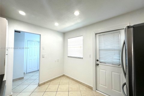 Condominio en venta en Hallandale Beach, Florida, 2 dormitorios, 101.45 m2 № 1236185 - foto 11