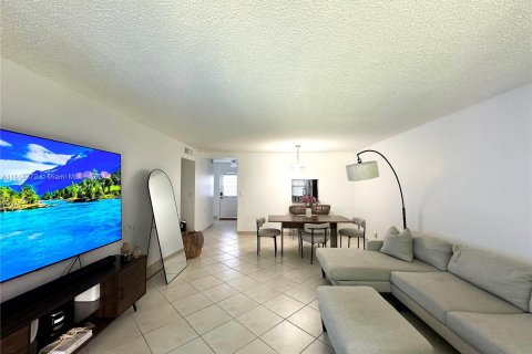 Copropriété à vendre à Hallandale Beach, Floride: 2 chambres, 101.45 m2 № 1236185 - photo 4