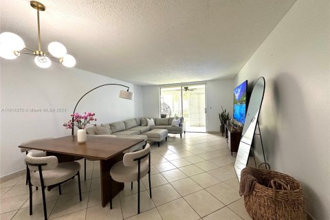 Copropriété à vendre à Hallandale Beach, Floride: 2 chambres, 101.45 m2 № 1236185 - photo 3