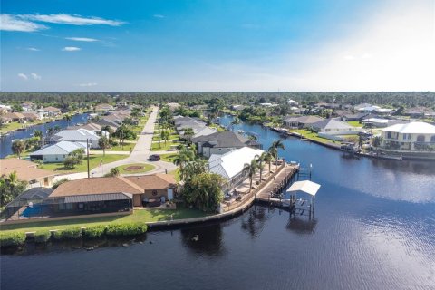 Villa ou maison à vendre à Port Charlotte, Floride: 3 chambres, 213.77 m2 № 1352471 - photo 2