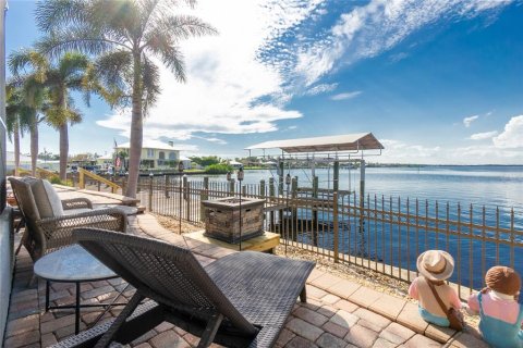 Villa ou maison à vendre à Port Charlotte, Floride: 3 chambres, 213.77 m2 № 1352471 - photo 7