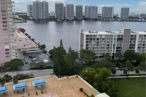 Copropriété à vendre à Sunny Isles Beach, Floride: 3 chambres, 222.97 m2 № 880380 - photo 7