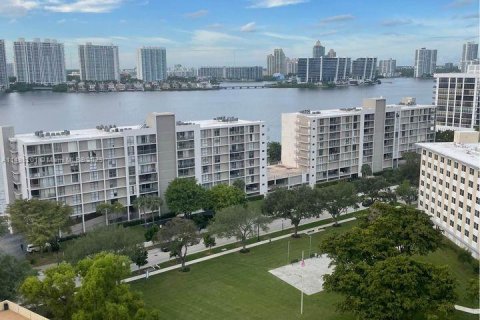 Copropriété à vendre à Sunny Isles Beach, Floride: 3 chambres, 222.97 m2 № 880380 - photo 12