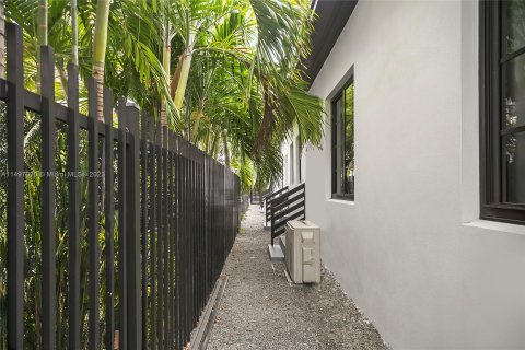 Купить коммерческую недвижимость в Майами-Бич, Флорида № 886017 - фото 16