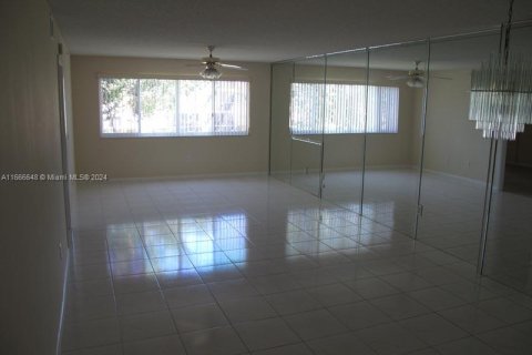 Condominio en venta en Tamarac, Florida, 2 dormitorios, 107.12 m2 № 1380488 - foto 9