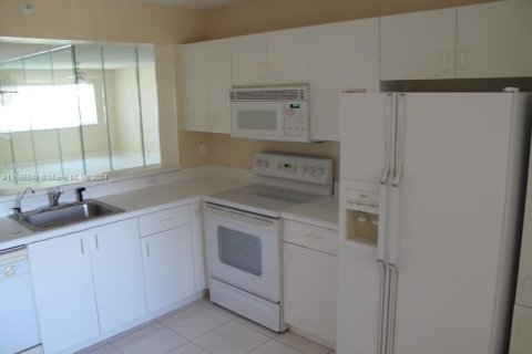 Condominio en venta en Tamarac, Florida, 2 dormitorios, 107.12 m2 № 1380488 - foto 2