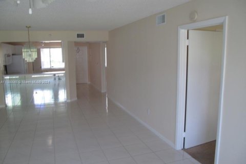 Condominio en venta en Tamarac, Florida, 2 dormitorios, 107.12 m2 № 1380488 - foto 7