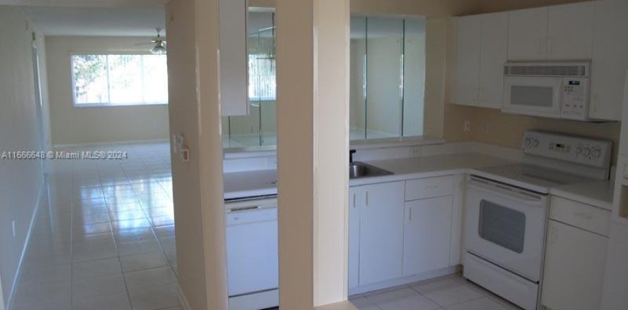 Condominio en Tamarac, Florida, 2 dormitorios  № 1380488