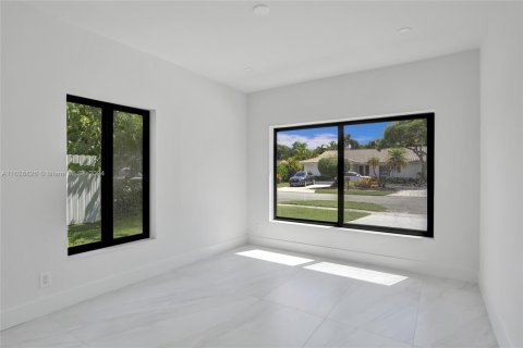 House in Miami, Florida 5 bedrooms, 196.02 sq.m. № 1291875 - photo 28