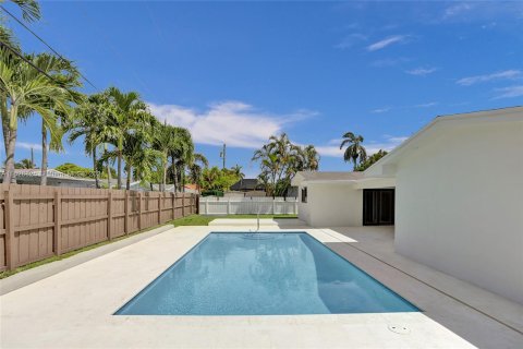 House in Miami, Florida 5 bedrooms, 196.02 sq.m. № 1291875 - photo 17