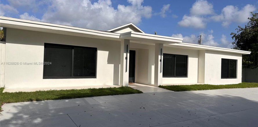 House in Miami, Florida 5 bedrooms, 196.02 sq.m. № 1291875