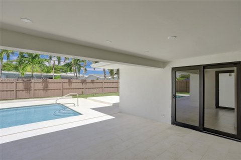 House in Miami, Florida 5 bedrooms, 196.02 sq.m. № 1291875 - photo 20