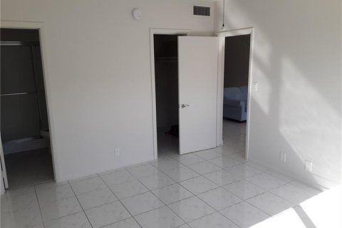 Condo in Lauderdale-by-the-Sea, Florida, 2 bedrooms  № 950009 - photo 15