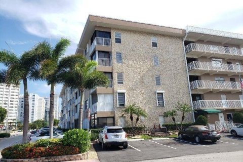 Condo in Lauderdale-by-the-Sea, Florida, 2 bedrooms  № 950009 - photo 11