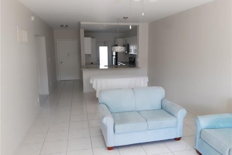 Condo in Lauderdale-by-the-Sea, Florida, 2 bedrooms  № 950009 - photo 16