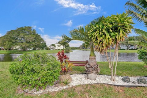 Condo in Deerfield Beach, Florida, 2 bedrooms  № 914011 - photo 9