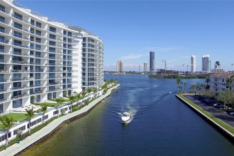 Condo in Aventura, Florida, 3 bedrooms  № 1402877 - photo 15