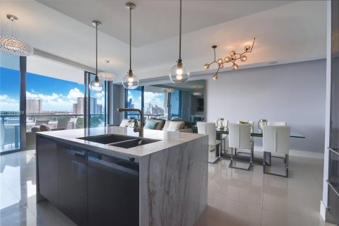 Condo in Aventura, Florida, 3 bedrooms  № 1402877 - photo 2