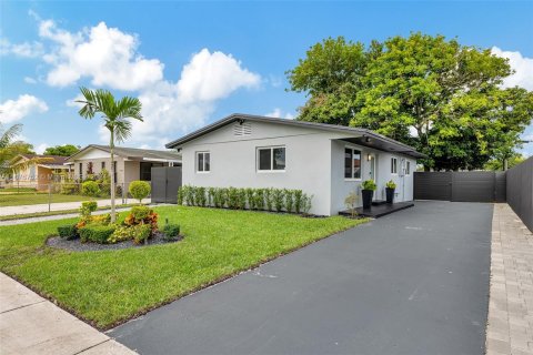 Villa ou maison à vendre à West Park, Floride: 3 chambres, 93.65 m2 № 1402836 - photo 2