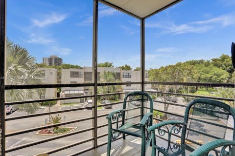 Condo in Aventura, Florida, 2 bedrooms  № 1402875 - photo 11