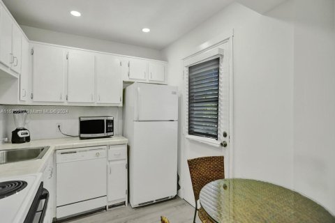 Condo in Aventura, Florida, 2 bedrooms  № 1402875 - photo 27