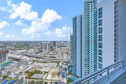 Condo in Miami, Florida, 2 bedrooms  № 1402837 - photo 16