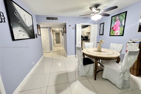 Condominio en venta en Lauderdale Lakes, Florida, 3 dormitorios, 89.19 m2 № 549385 - foto 16