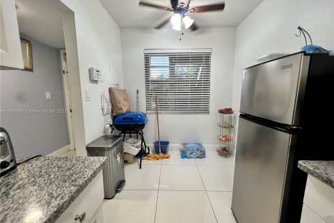 Condominio en venta en Lauderdale Lakes, Florida, 3 dormitorios, 89.19 m2 № 549385 - foto 6
