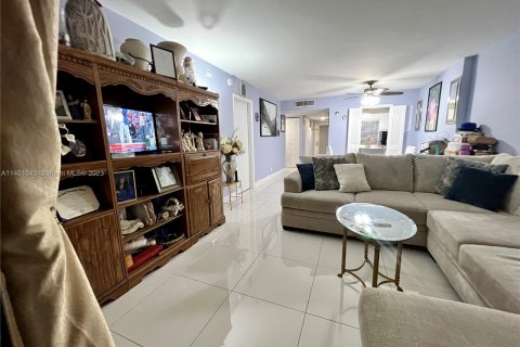 Condominio en venta en Lauderdale Lakes, Florida, 3 dormitorios, 89.19 m2 № 549385 - foto 18