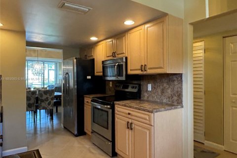 Condo in Lake Worth, Florida, 2 bedrooms  № 1379034 - photo 5