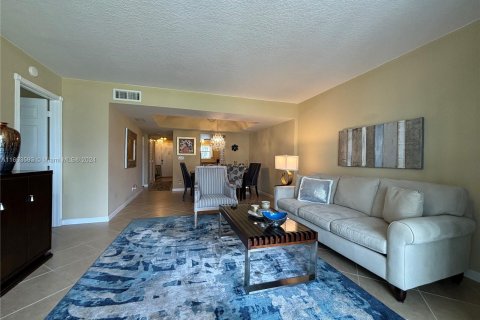 Condo in Lake Worth, Florida, 2 bedrooms  № 1379034 - photo 9