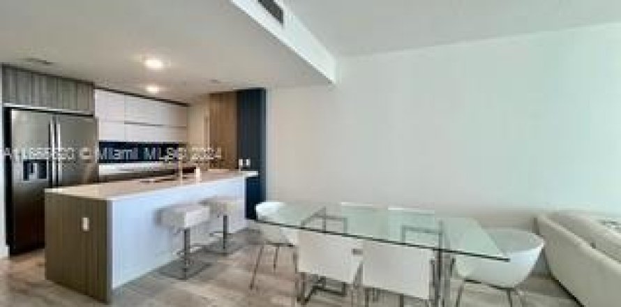 Condominio en Miami, Florida, 3 dormitorios  № 1379072