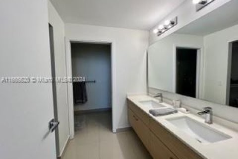 Condo in Miami, Florida, 3 bedrooms  № 1379072 - photo 9