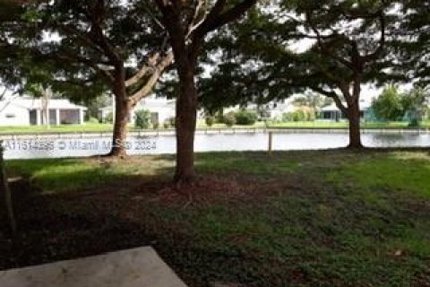 Condominio en venta en Tamarac, Florida, 3 dormitorios, 98.29 m2 № 1236193 - foto 1