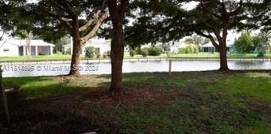 Condominio en Tamarac, Florida, 3 dormitorios  № 1236193