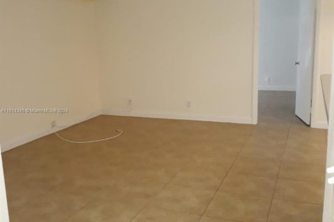 Condominio en venta en Tamarac, Florida, 3 dormitorios, 98.29 m2 № 1236193 - foto 10