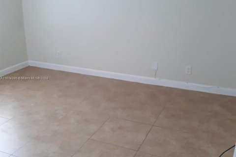 Condominio en venta en Tamarac, Florida, 3 dormitorios, 98.29 m2 № 1236193 - foto 5