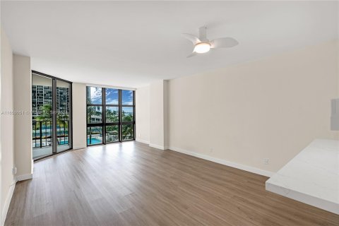 Copropriété à louer à Miami, Floride: 1 chambre, 81.1 m2 № 1332764 - photo 6