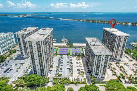 Condominio en alquiler en Miami, Florida, 1 dormitorio, 81.1 m2 № 1332764 - foto 21