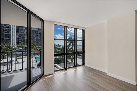 Copropriété à louer à Miami, Floride: 1 chambre, 81.1 m2 № 1332764 - photo 8