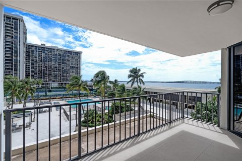 Condominio en alquiler en Miami, Florida, 1 dormitorio, 81.1 m2 № 1332764 - foto 19