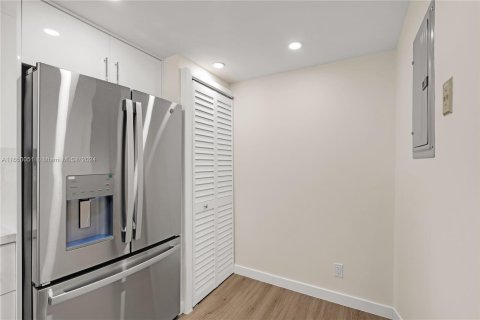 Copropriété à louer à Miami, Floride: 1 chambre, 81.1 m2 № 1332764 - photo 4